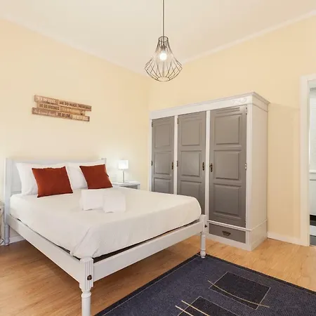 Feel At - Free Private Parking Apartment *